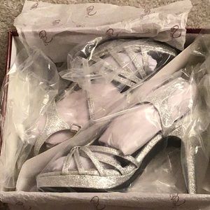 Women’s size 9 Silver heels